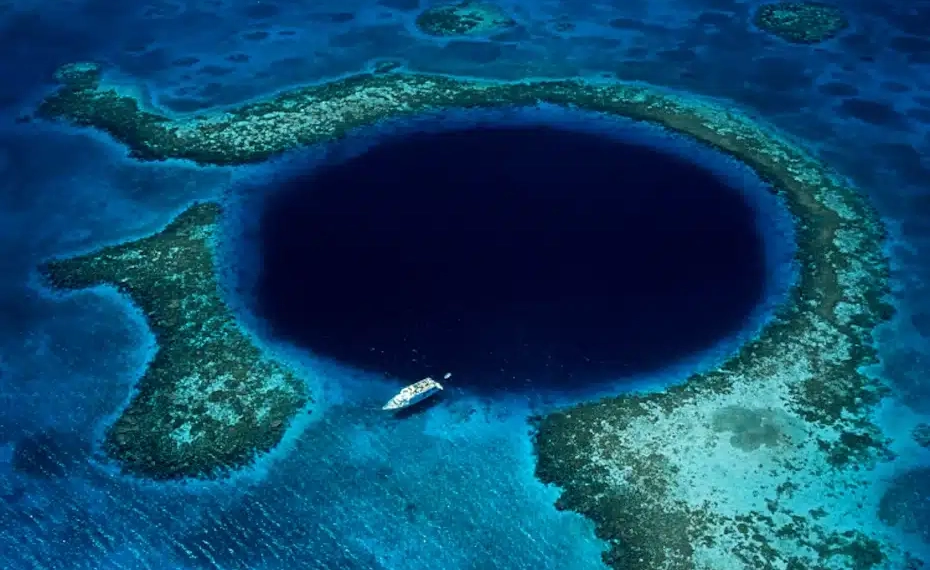 Equipe descobre o que há no fundo do grande buraco azul de Belize, “onde a luz não chega”