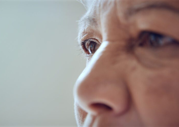 Alzheimer pode dar primeiros sinais nos olhos