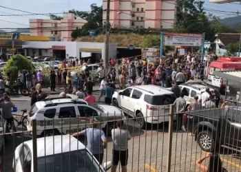 ( VIDEO) URGENTE!! CRECHE É ATACADA POR HOMEM QUE MATA 4 CRIANÇAS COM MACHADINHA