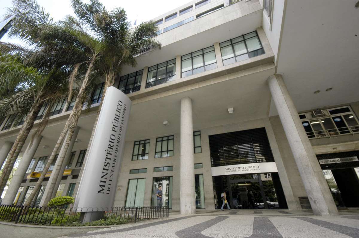 Homem é condenado por matar companheira a facadas no Rio