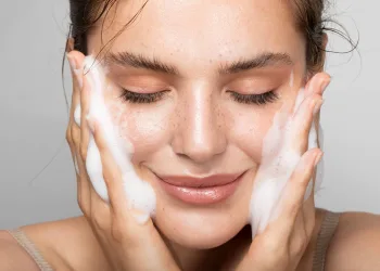 Três etapas essenciais de uma rotina de skincare
