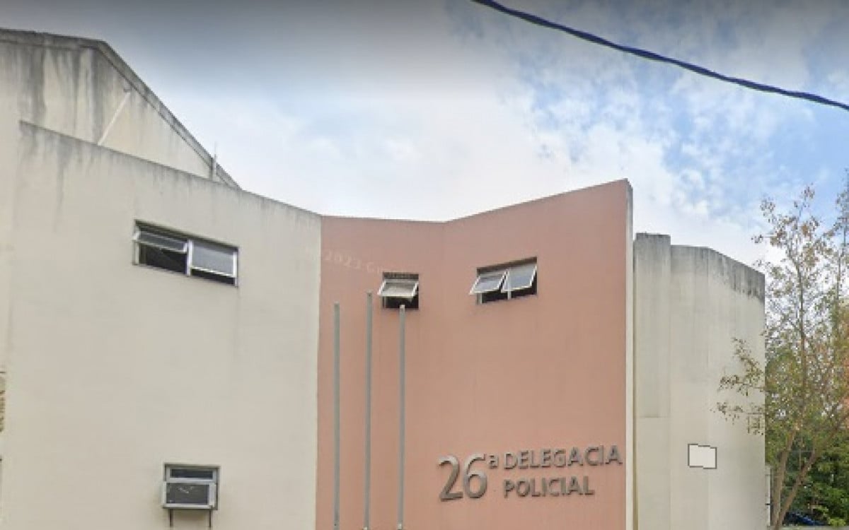 Mãe é presa por homofobia após agredir filho por relacionamento homoafetivo