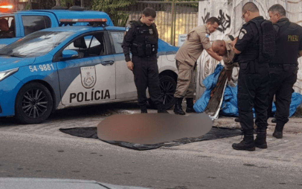 Imagens Fortíssimas Encontrado O Corpo De Um Homem Decapitado Na Zona Oeste Do Rio