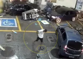Câmeras de segurança capturam um veículo desgovernado invadindo um posto e colidindo com pessoas em Realengo