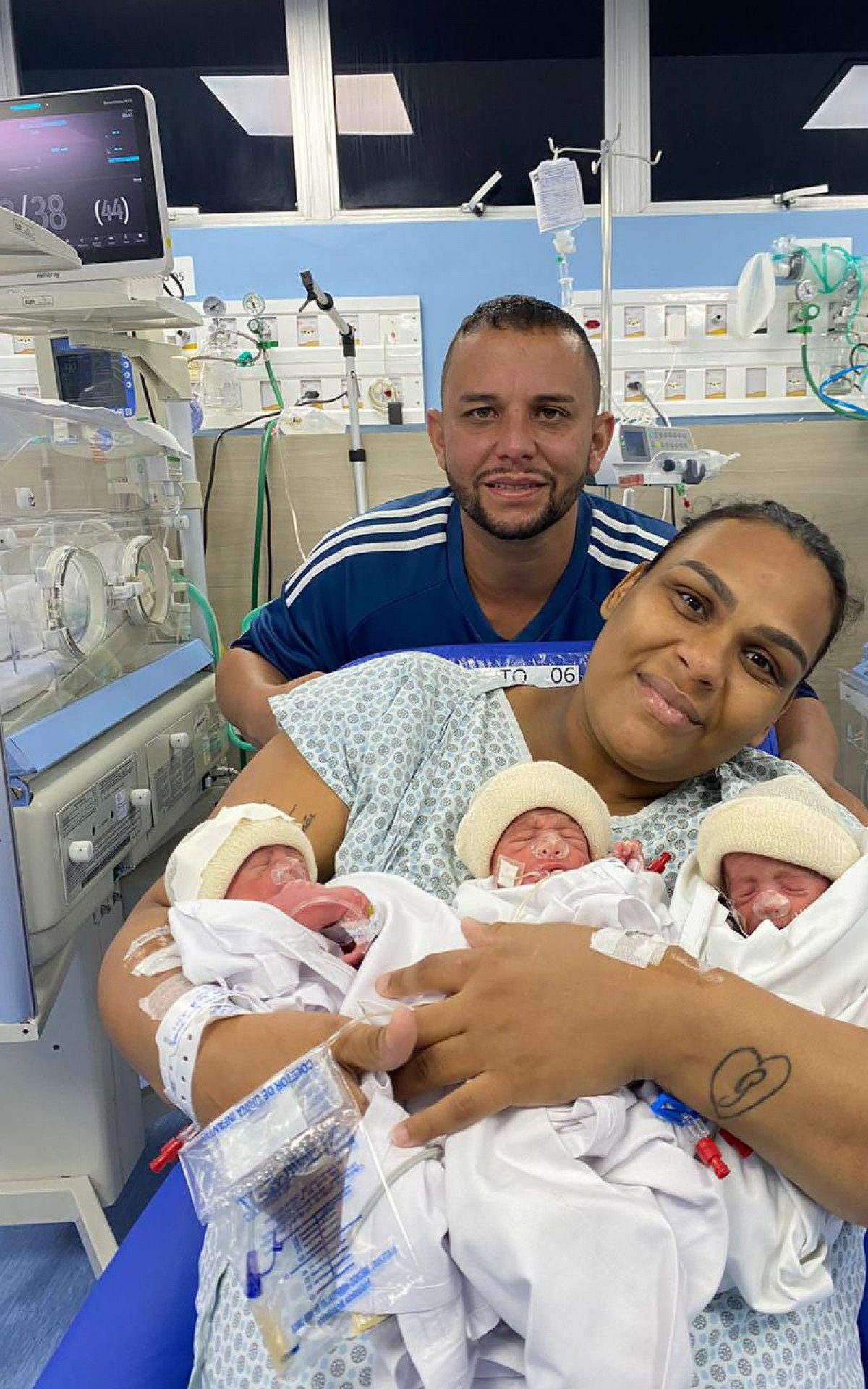 Família celebra nascimento de trigêmeos em hospital no Rio, na véspera do Dia das Mães