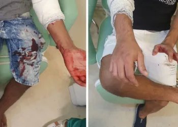 Um homem foi preso por esfaquear dois amigos após discussão em bar