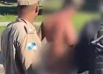 VÍDEO: Motorista de aplicativo fica com câmbio preso ao ânus no Rio