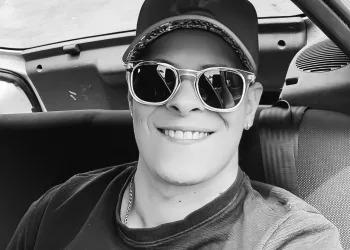 Jovem que morreu de câncer deixa carta emocionante e bem humorada para a família e amigos