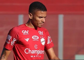 Romário é banido do futebol por envolvimento em esquema de manipulação de resultados