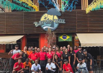 Bar vagas para auxiliar de serviços gerais, recepcionista, caixa, auxiliar de cozinha – R$ 1.437,60 – com e sem experiência
