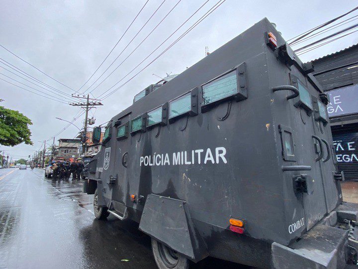 Clima tenso entre policiais e traficantes assustam moradores na zona oeste