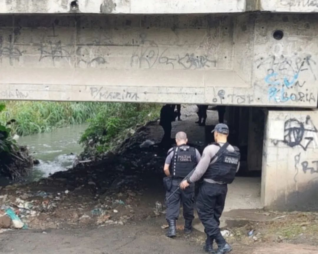 Traficante tortura e mata morador e desova corpo embaixo de viaduto no RJ