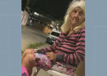 Uma mulher foi detida sob suspeita de assassinar sua mãe de 84 anos com o objetivo de se beneficiar do seguro de vida