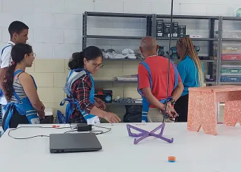 Transformando Plástico em Renda: Curso Gratuito ensina jovens a gerar renda através da reciclagem