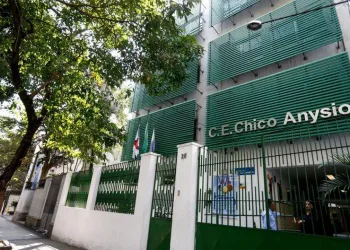 Aluno perde dentes em agressão escolar na Zona Norte