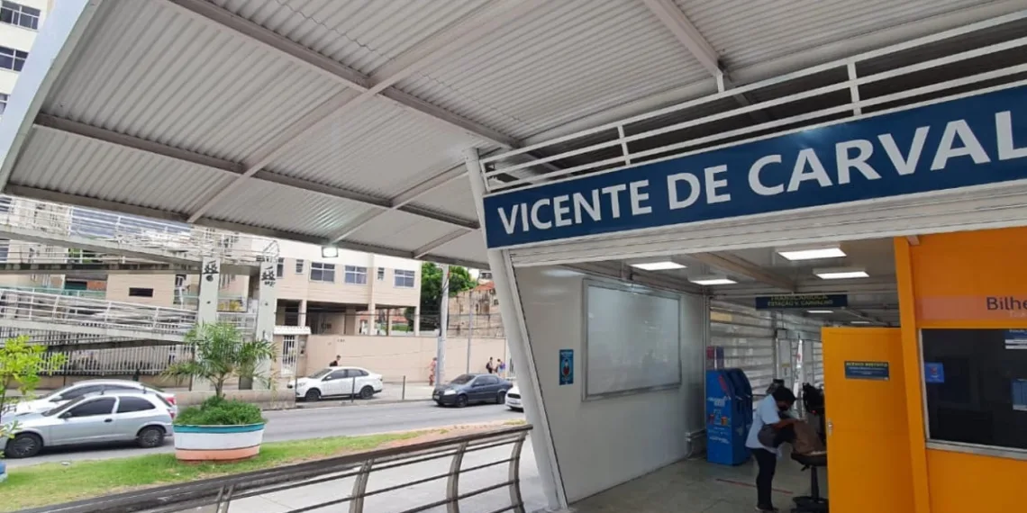 Adolescente é apreendido por furto de celular e passageiro é detido por agressão em estação de BRT