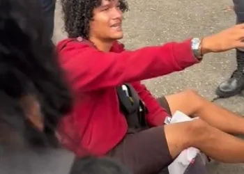 Vendedor ambulante é baleado na perna em frente a shopping no Rio
