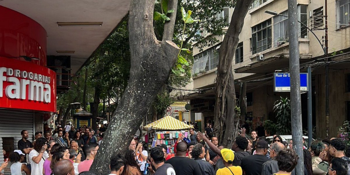 Homem é preso por suspeita de racismo durante tumulto no Rio