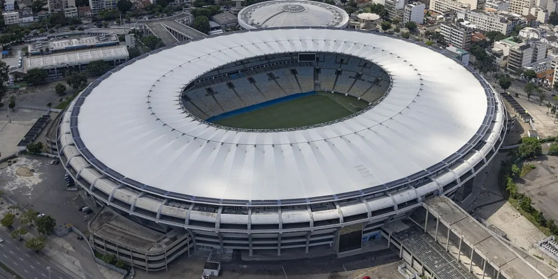 Adolescente é apreendido com réplica de pistola nas proximidades do Maracanã