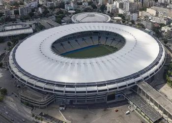 Adolescente é apreendido com réplica de pistola nas proximidades do Maracanã