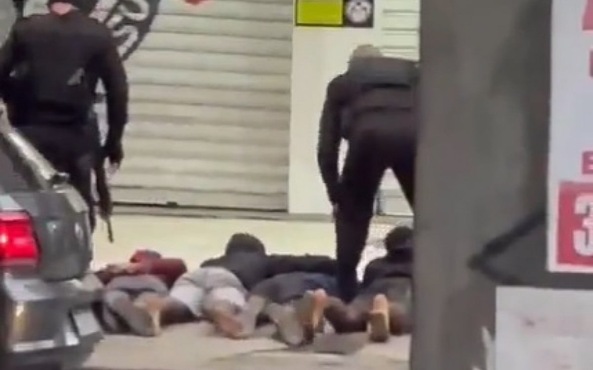 Polícia prende seis criminosos após abordagem a veículo roubado