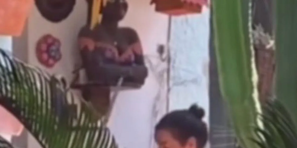 VÍDEO: Mulher é flagrada agredindo cachorros a pauladas no Rio, gerando revolta nas redes sociais