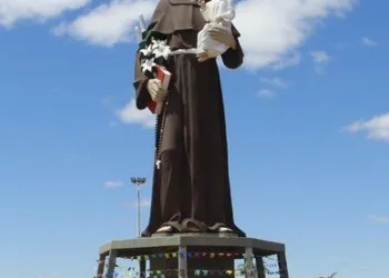 Dia de Santo Antônio: Celebrando o Santo Casamenteiro e Protetor dos Namorados