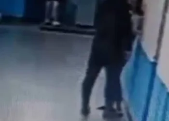 Policial militar é afastado no RJ após ir na escola da filha e agredir aluna
