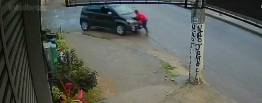 ( imagens fortes) Idosa é atropelada por carro em Campo Grande e motorista foge sem prestar socorro