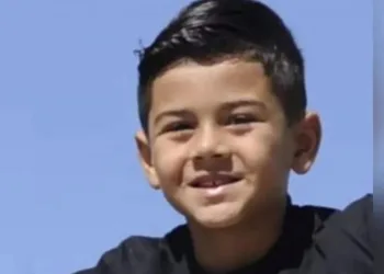 Tragédia em Escola : Criança de 7 anos morre após queda de brinquedo