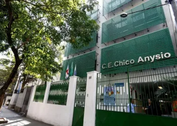 Aluno sofre bullying e perde três dentes em escola no RJ