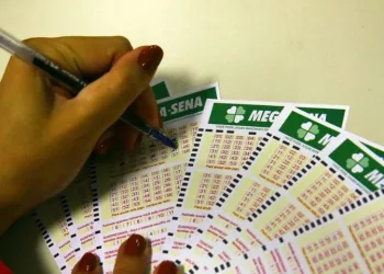 Mega-Sena acumula e prêmio de R$ 65 milhões será sorteado neste sábado