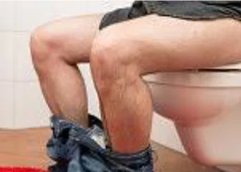 Nova pesquisa revela aumento na preferência de homens por urinar sentados
