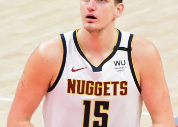 Nikola Jokic faz história na NBA ao conquistar o prêmio de MVP das Finais