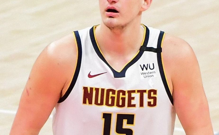 Nikola Jokic faz história na NBA ao conquistar o prêmio de MVP das Finais