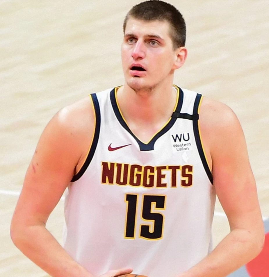 Nikola Jokic faz história na NBA ao conquistar o prêmio de MVP das Finais