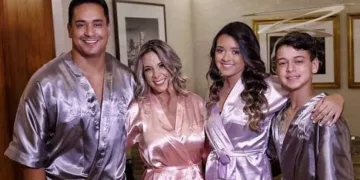 Filha de Carla Perez assume namorada e gera climão na família, diz jornalista