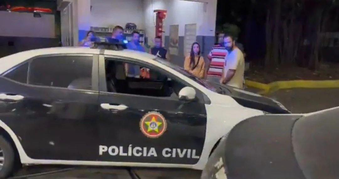 Seis pessoas são presas na Zona Oeste por envolvimento em organização criminosa de remessa de carros roubados para outros estados