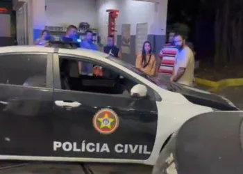 Seis pessoas são presas na Zona Oeste por envolvimento em organização criminosa de remessa de carros roubados para outros estados