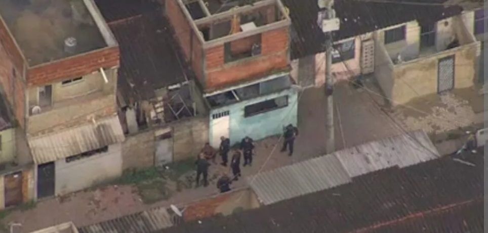 Operação policial é realizada em comunidade  Zona Oeste do Rio de Janeiro
