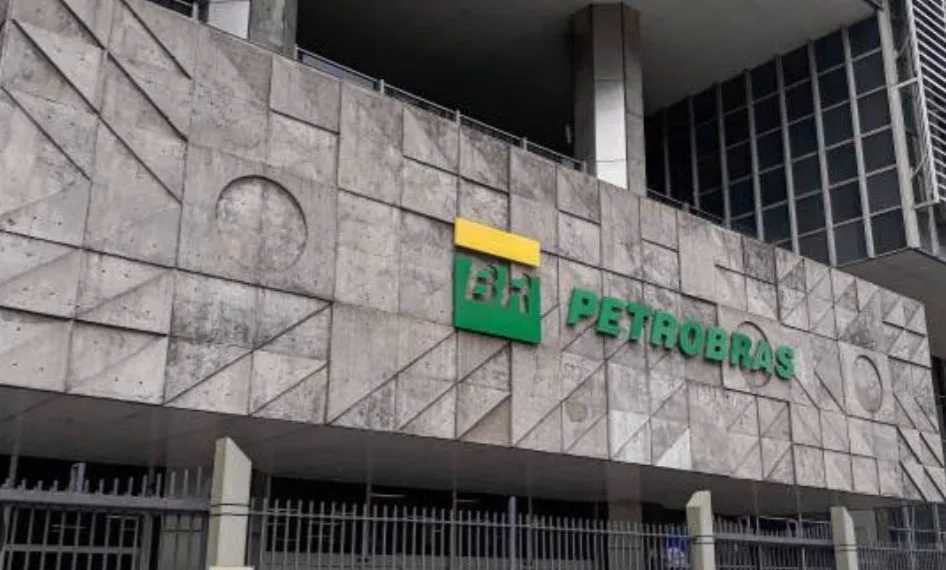 Petrobras anuncia redução no preço da gasolina vendida às distribuidoras