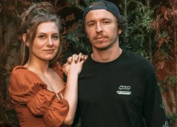 Homem  acusado de agressão a ex esposa, pede a guarda do Playstation 5 na justiça