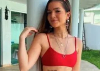 Mel Maia agita fãs ao postar story com aliança após rumores de separação