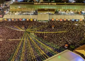 Namorado mente sobre trabalho e encontra namorada num festival de forró em Caruaru