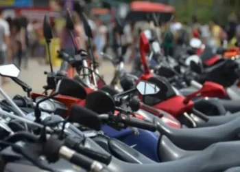Vendas de motos sobem 21% em maio e superam carros de passeio, diz Fenabrave