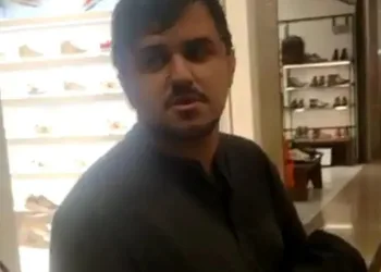 Homem é flagrado firmando partes intimas de jovem num shopping na Zona Oeste