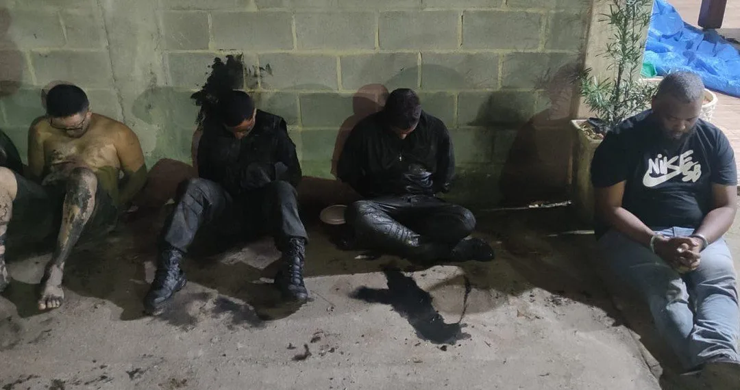 Polícia prende quatro milicianos armados em operação na Zona Oeste do Rio