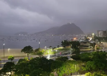 Passagem de frente fria traz chuva ao Rio de Janeiro