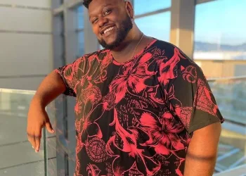 Cantor Bruno Fernandez se apresenta no West Shopping neste sábado (22)