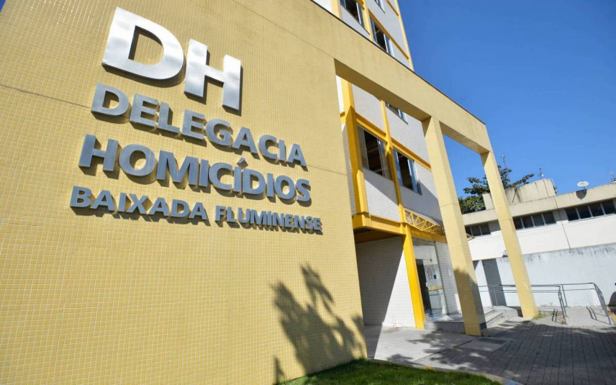 Homem encontrado morto sobre entulhos no Rio